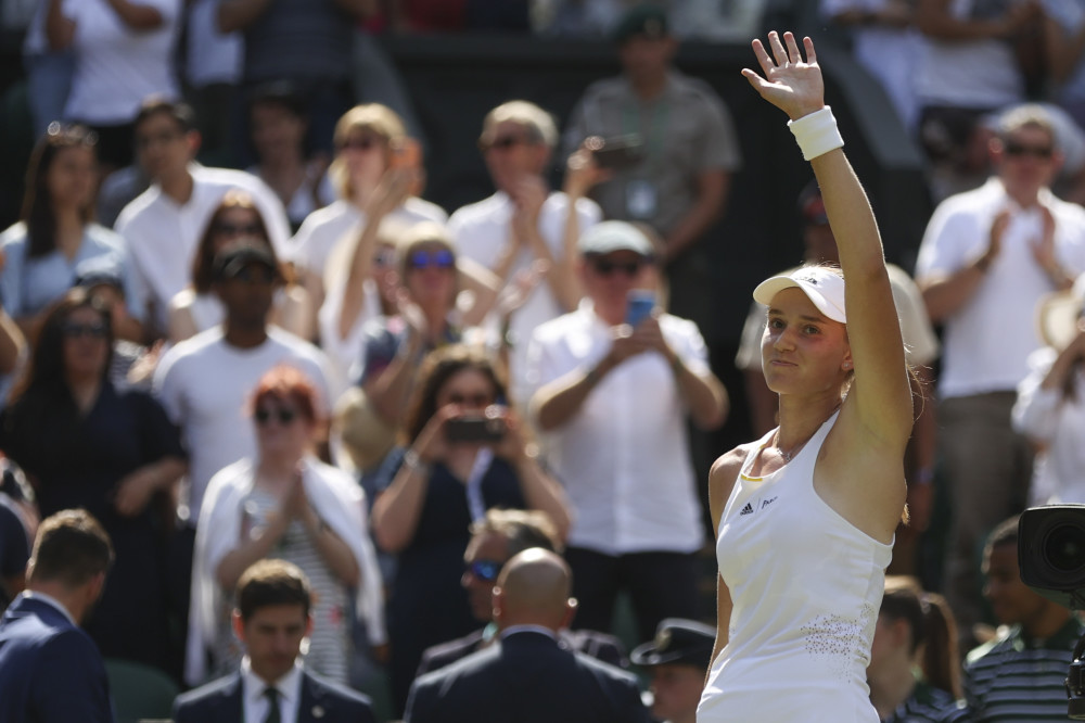  莱巴金娜温网夺冠书写新传奇