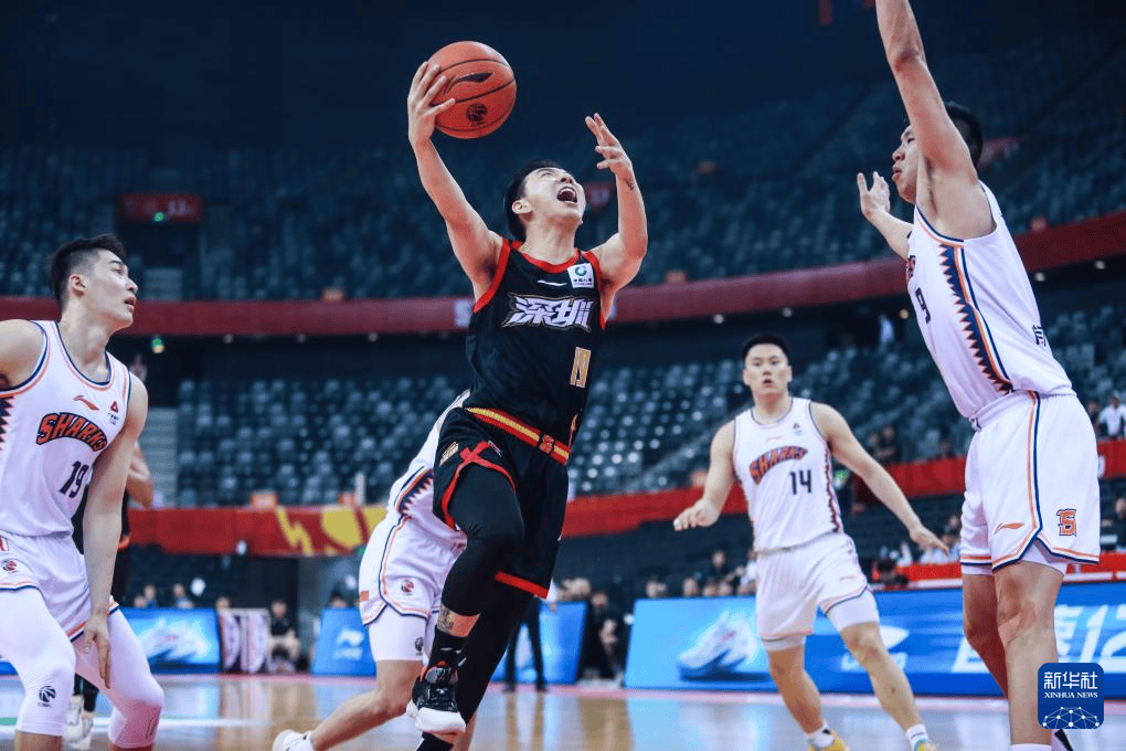  深圳马可波罗加时惜败于上海久事男篮