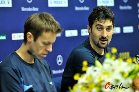  埃文斯草地驰骋，伊斯特本赛击败名将折桂