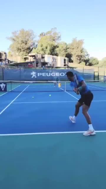  弗里茨发球上网，德尔雷海滩站打破冠军荒