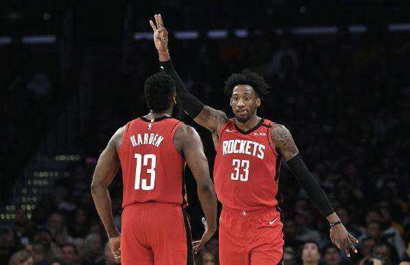  斯帕尔补时失误，到手三分变为一分  