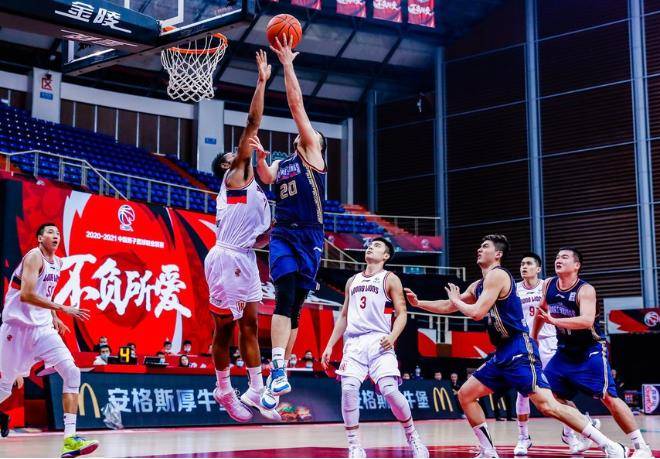  青训小将崛起，替补登场绝杀对手