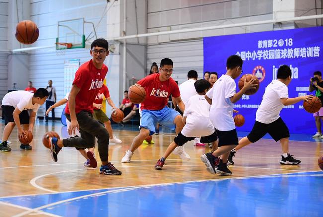  校园篮球蓬勃发展，基层培养见成效
