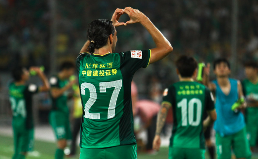  老将宝刀未老，头球攻门技惊四座