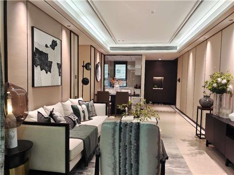  梅德韦杰夫直落三盘卫冕成功